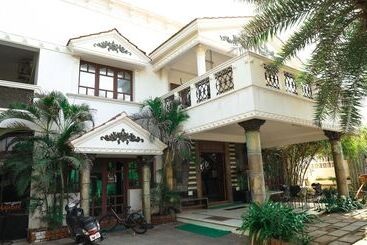 בית מלון כפרי Ulo Cloud 7 Resort
