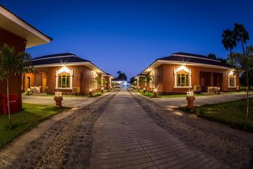 هتل Dormitory @ Westay Bagan Lotus