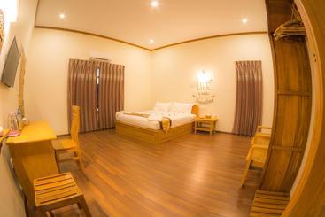 هتل Dormitory @ Westay Bagan Lotus