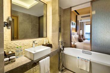 هتل Wyndham Grand Plaza Royale Wenchang