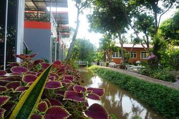 مُتل Meephawa Resort