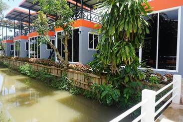 مُتل Meephawa Resort