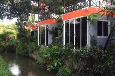 مُتل Meephawa Resort