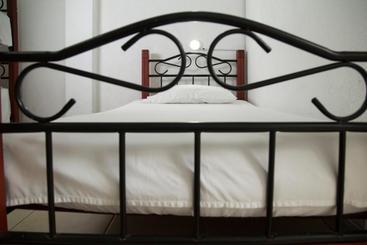 تختخواب و صبحانه Deportel Cali