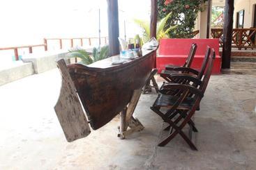 تختخواب و صبحانه Faridu Beach Bungalows