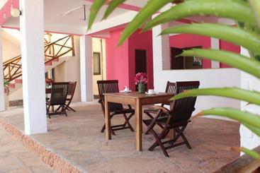 تختخواب و صبحانه Faridu Beach Bungalows