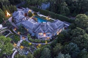 East Hampton Art House Bed And Breakfast