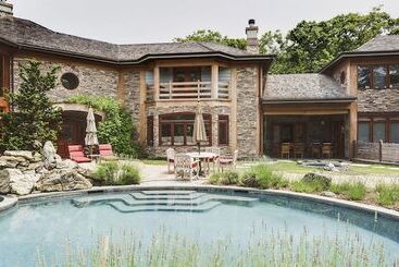 East Hampton Art House Bed And Breakfast