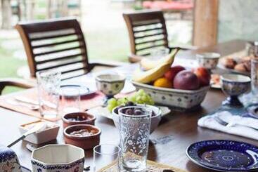 East Hampton Art House Bed And Breakfast