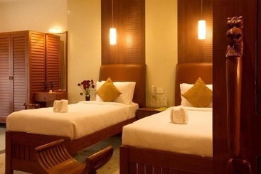 ホテル Mayapuri Amira