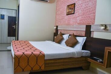 هتل Tulsi Residency