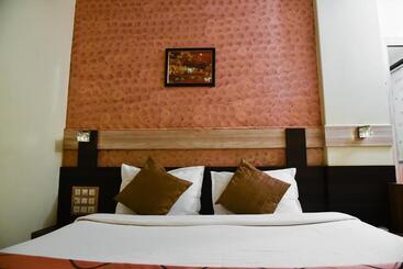 هتل Tulsi Residency