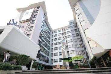 Xen Hotel Nakhon Pathom Sha Plus