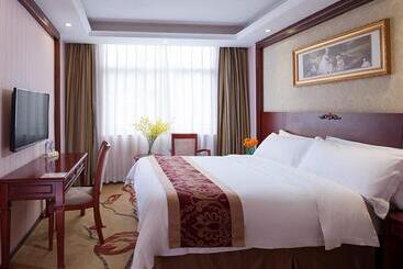 Vienna Hotel Shenzhen Guanlan Tangren Street