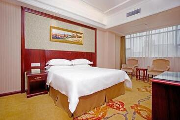 Vienna Hotel Shenzhen Shiyan Shilong Community