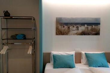 تختخواب و صبحانه Bed Aan Zee Kabine7