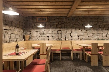 تختخواب و صبحانه Torgglhof