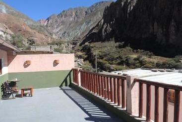 בית מלון כפרי Hostal Milmahuasi Iruya