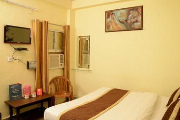 هتل Oyo Room Nims Kukas