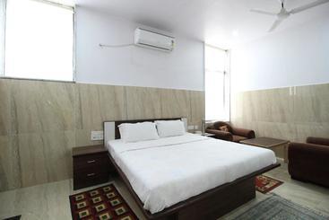 هتل Spot On 38402 Rsp Royals Resort