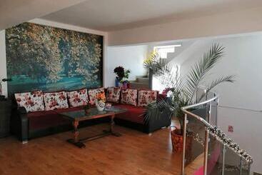 استراحتگاه Casa Regala Ear