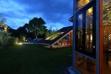 تختخواب و صبحانه Green Willow House