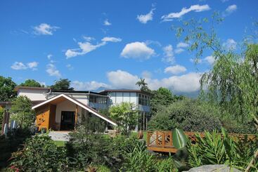 تختخواب و صبحانه Green Willow House