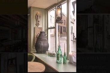 تختخواب و صبحانه The Standard Inn