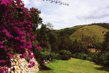 هتل Nyore Hillside Retreat