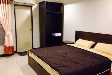 مُتل Room Riverside