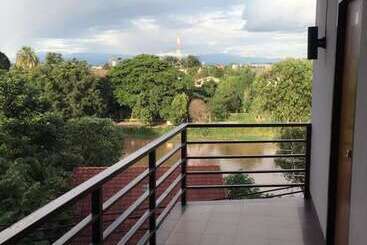 مُتل Room Riverside