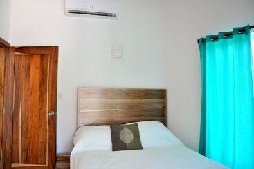 استراحتگاه Playa Del Sol