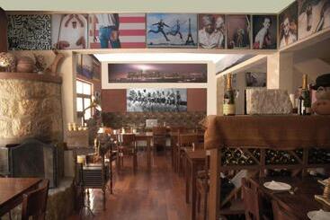 هاستل Rendezvous Hostal