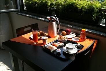تختخواب و صبحانه Be Home Fiera
