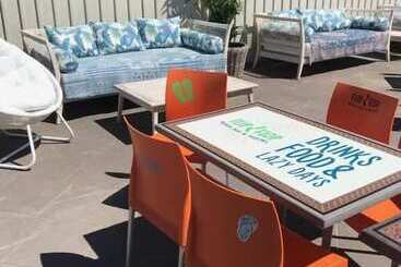 تختخواب و صبحانه Flipflop Beach Bar & Rooms