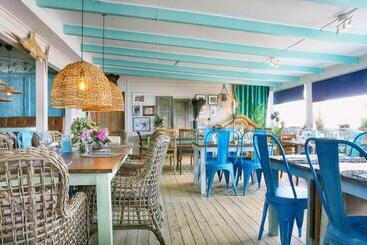 تختخواب و صبحانه Flipflop Beach Bar & Rooms