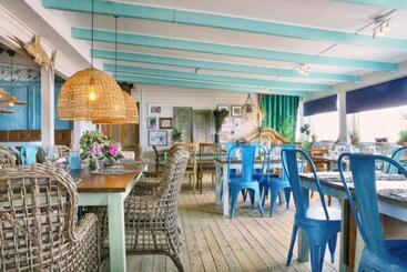 تختخواب و صبحانه Flipflop Beach Bar & Rooms