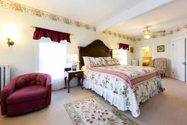 تختخواب و صبحانه The Elmhurst Inn