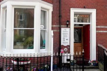 تختخواب و صبحانه The Lansbury Guest House