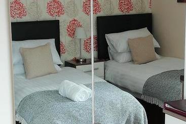 تختخواب و صبحانه The Lansbury Guest House