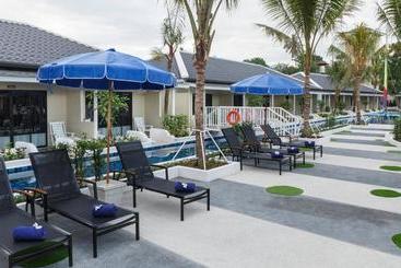 استراحتگاه Tuana Hotels Brook Pool Access