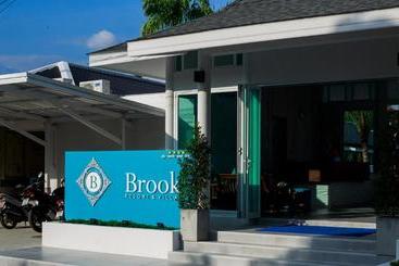 استراحتگاه Tuana Hotels Brook Pool Access
