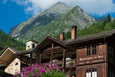 هتل Albergo Montagna Di Luce