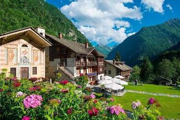 هتل Albergo Montagna Di Luce