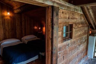 هتل Albergo Montagna Di Luce