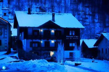 هتل Albergo Montagna Di Luce