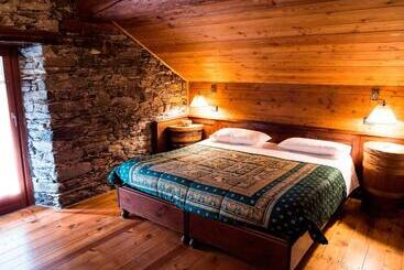 هتل Albergo Montagna Di Luce