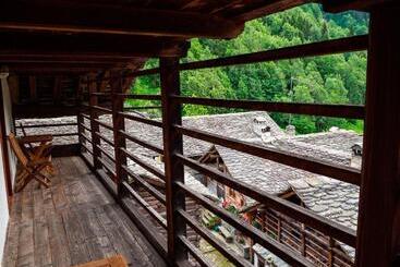 هتل Albergo Montagna Di Luce