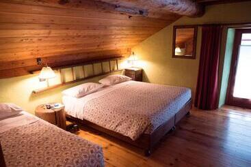 هتل Albergo Montagna Di Luce
