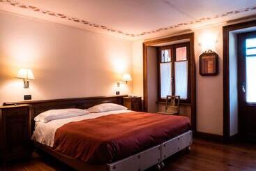 هتل Albergo Montagna Di Luce